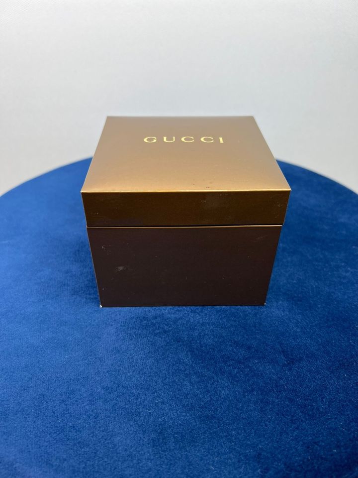 GUCCI Uhren Box Gold/Bronze/Braun inkl. Kissen 9,5x9,5 Schachtel in Wolnzach