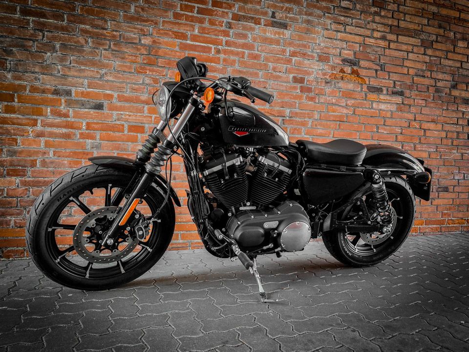 Harley Davidson Iron 11186 Km 2015 Vivid Black in Hamburg