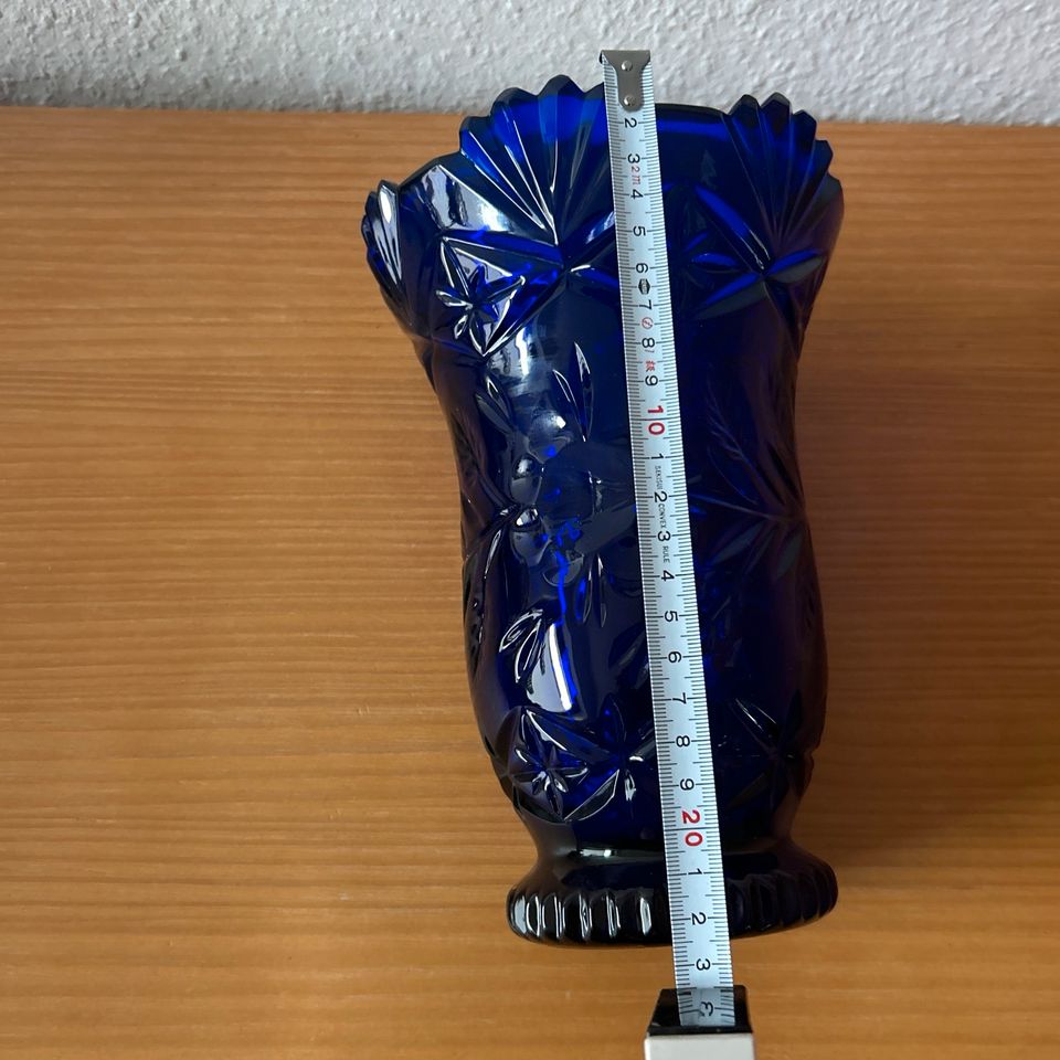 Kristallvase blau Gewicht 1,982 g in Pansdorf