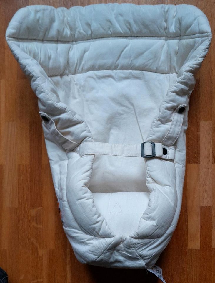 ergobaby Easy Snug Neugeboreneneinsatz in Nuthetal