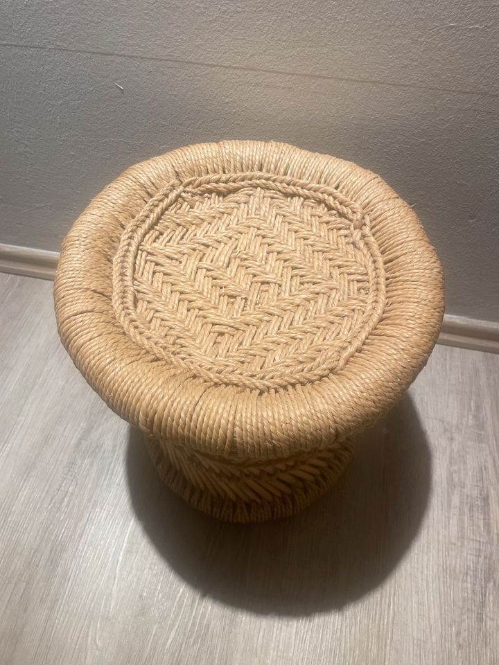 Rattan Hocker Tisch Beistelltisch in Flensburg