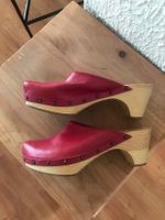 Miu Miu Vintage Clogs rotes Leder/Holz 90er Jahre Düsseldorf - Friedrichstadt Vorschau