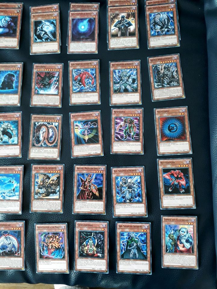 Sehr viele verschiedene Yu-Gi-Oh Karten in Dorum