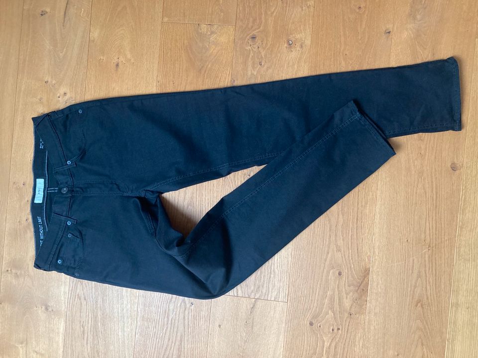 Brax Jeans Chuck,Modern Fit,schwarz,33/32 in Baden-Württemberg - Ispringen  | eBay Kleinanzeigen ist jetzt Kleinanzeigen