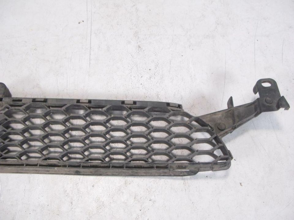 Toyota Aygo Stossstange Gitter Grill 53112-0H040 vorne 09-12 in Bochum