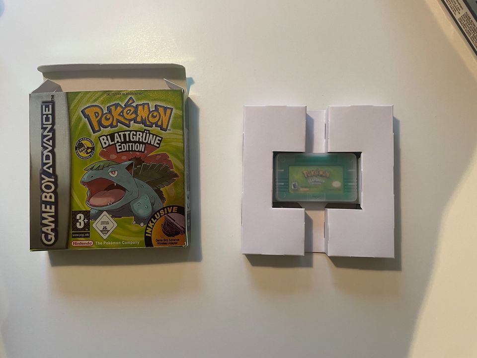 Gameboy advance Blattgrün und Pokémon Blaue Edition in Centrum