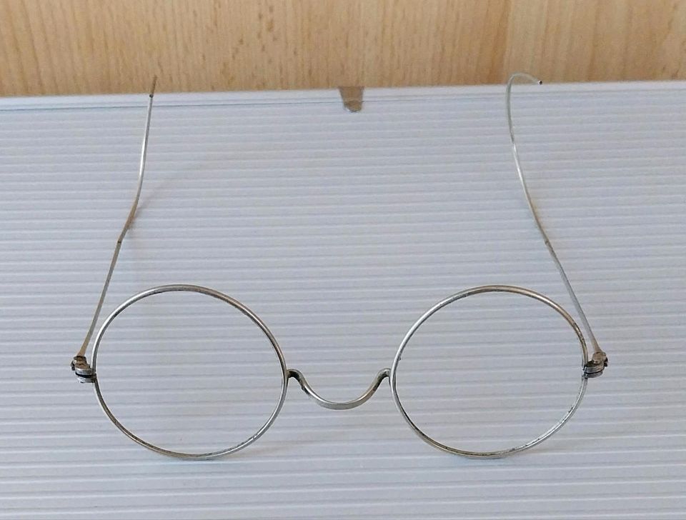 Nickelbrille Brille mit Etui sehr alt in Bayreuth