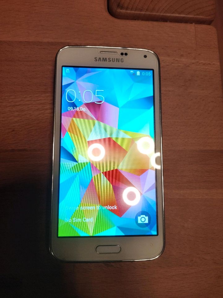 Samsung Galaxy S5 SM-G900H in Weiss in Menden