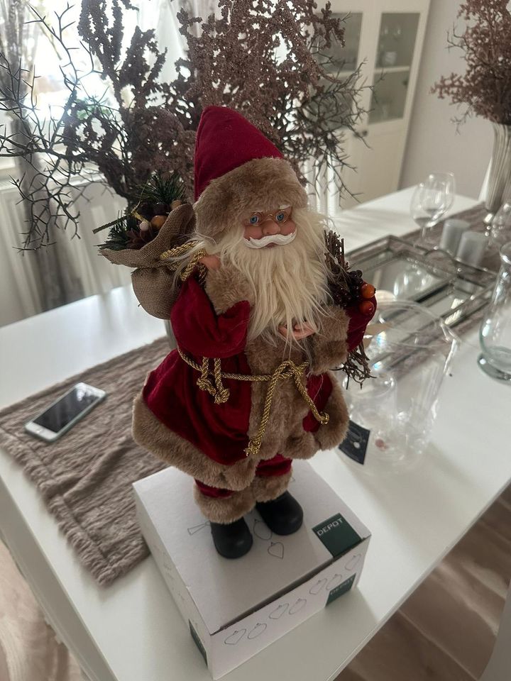 Nikolaus Figur Weihnachtsmann dekofigur in Augsburg