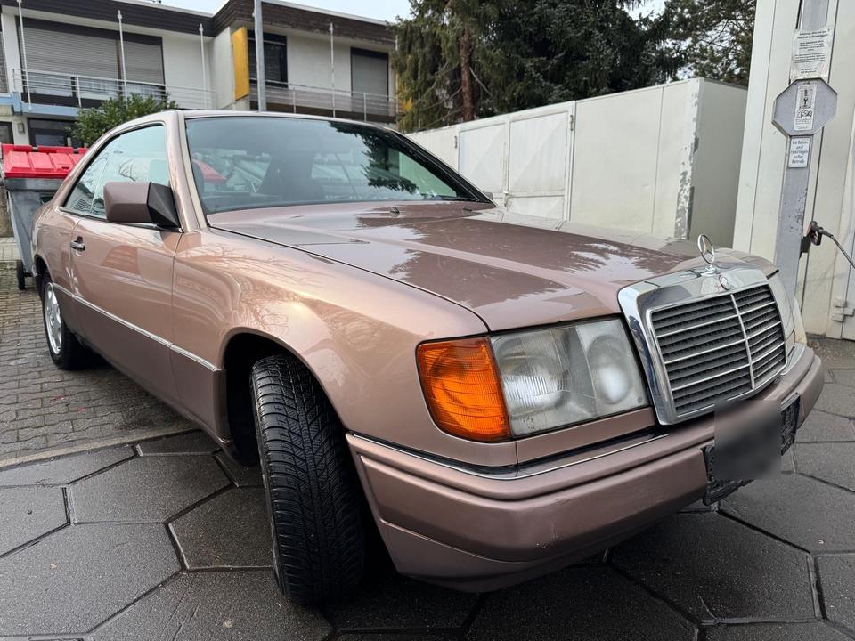 Mercedes Benz E 220 Coupe Automatik Oldtimer in Mainz