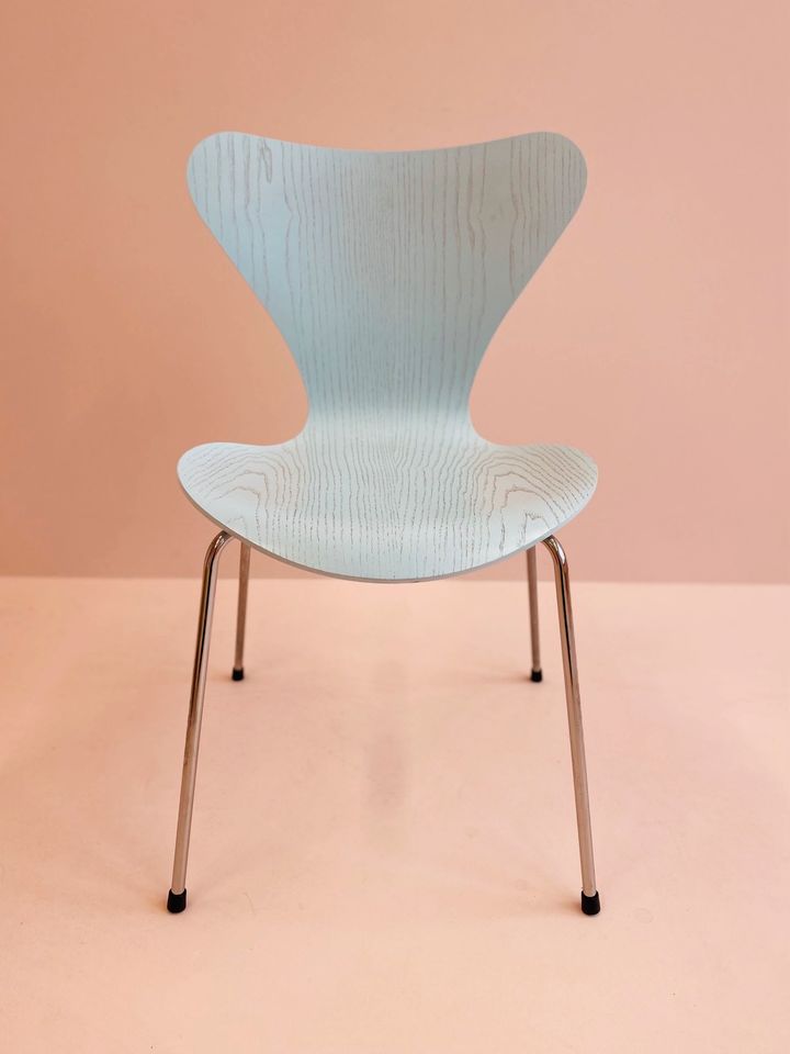 Fritz Hansen Serie 7 Iceblue Edition / Arne Jacobsen in München