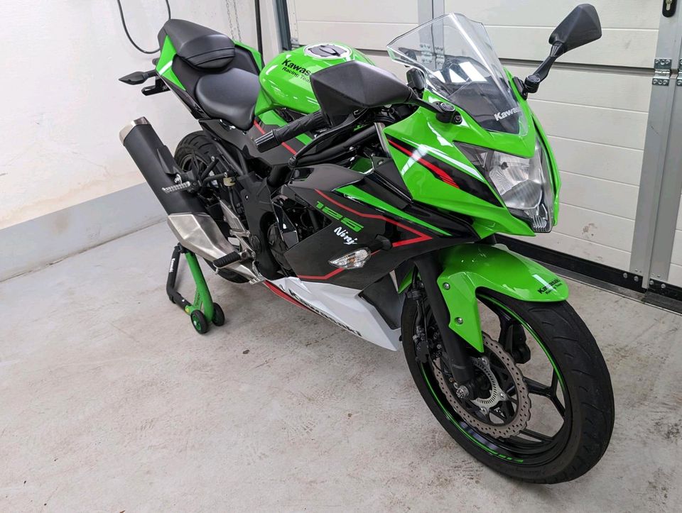 Kawasaki Ninja 125 HU neu Garantie bis 5/25 Service neu in Tübingen