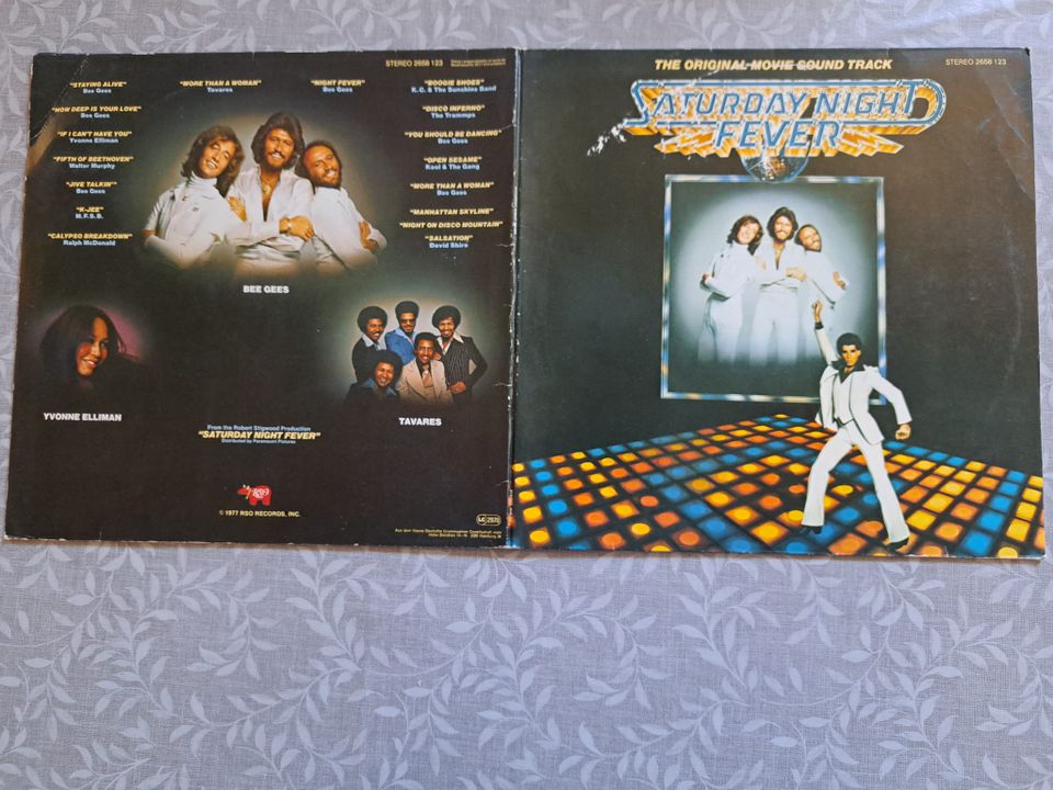 18 LP'S mit BEEGEES in der Box + 2x SaturdayNightFever, 119 € VB in Melsungen