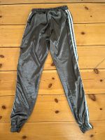 Neu: Damen Jogginghose Gr 36  navi grün Düsseldorf - Friedrichstadt Vorschau