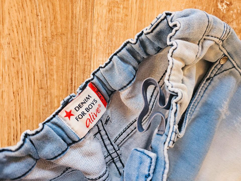 ✅️ Neuwertige kurze Jeans demin Hose Shorts Gr.152 in Heroldsberg