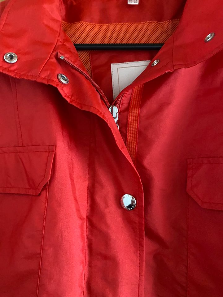 Neuwertige Rote Outdoor / Übergangsjacke Größe M zu verkaufen! in Dingolfing