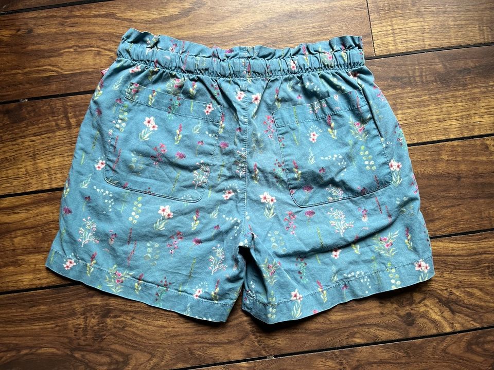 Enfant Terrible - kurze Hose, Shorts, Gr. 122/128, Blumen, Bio in Hamburg