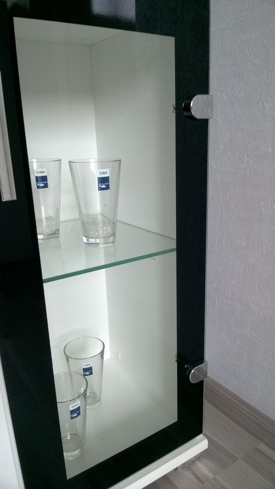 Schrank Vitrine Sideboard weiß schwarz mit Beleuchtung 3-teilig in Berlin