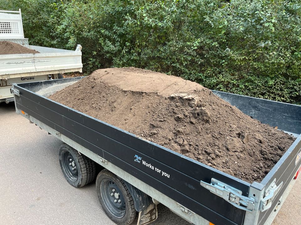 Erde- Mutterboden liefern, Sand- , Splitt liefern in Leipzig