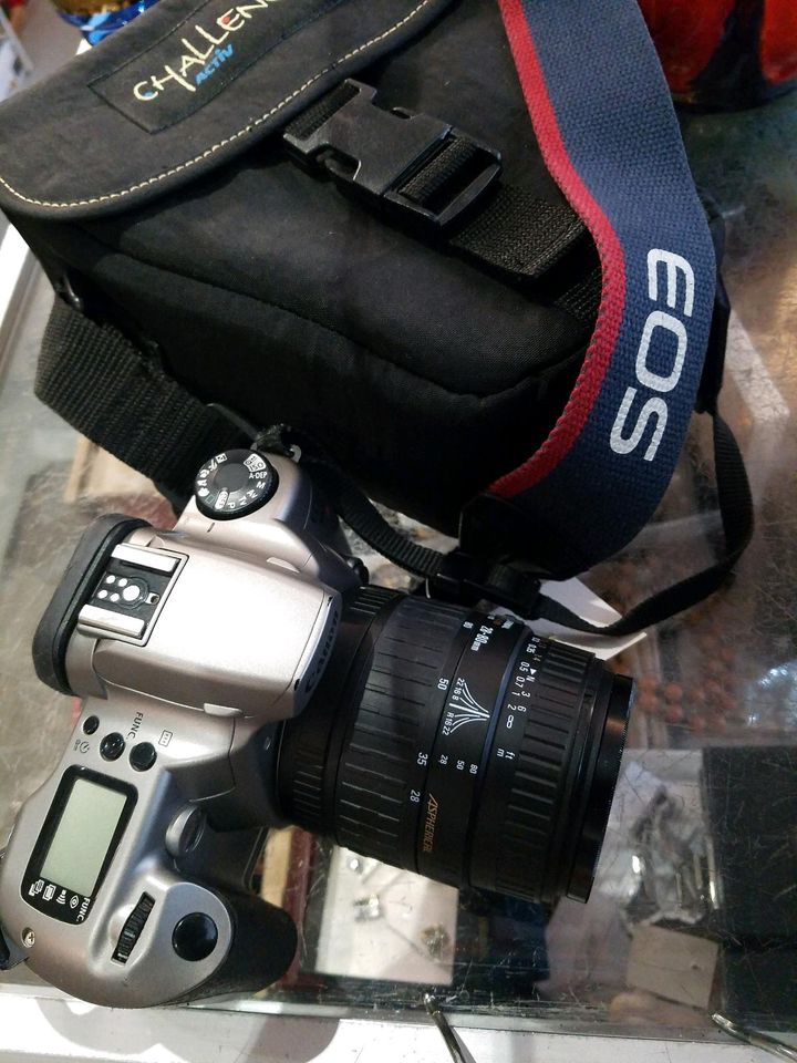 Canon Fotocamera EOS 3000 in Waldsassen