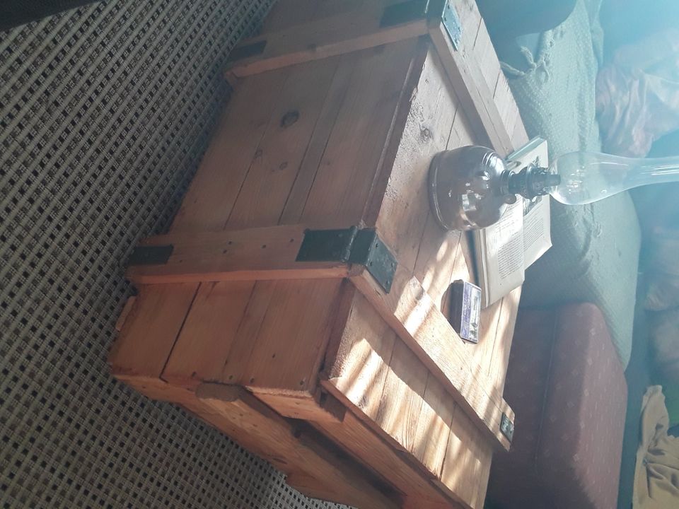 Tisch, Truhe, Kiste, Vintage, Holz in Arnsdorf