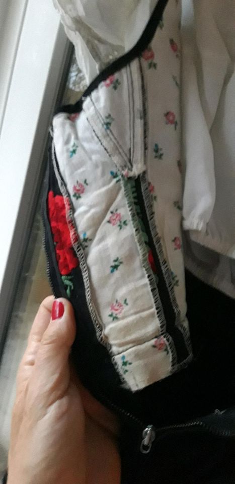 Schönes  Dirndl aus Manufaktur mit Bluse S M und Rosenst in Düsseldorf