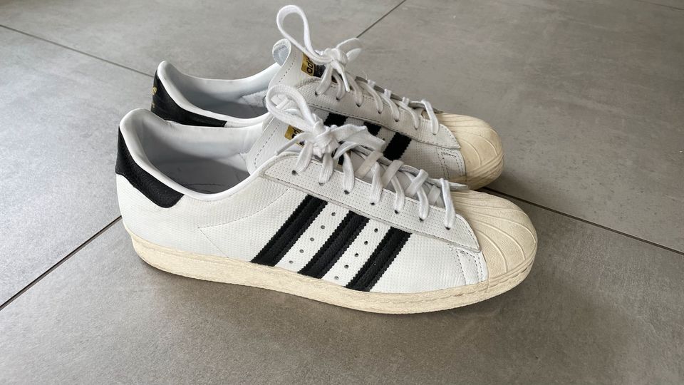 Adidas Superstar 80‘s Edition Gr. 43 1/3 weiß/schwarz in Arnsberg