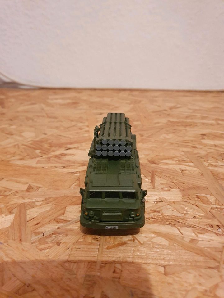 Raketen Werfer BM 27  Fertigmodelle 1:72 in Kirchhundem