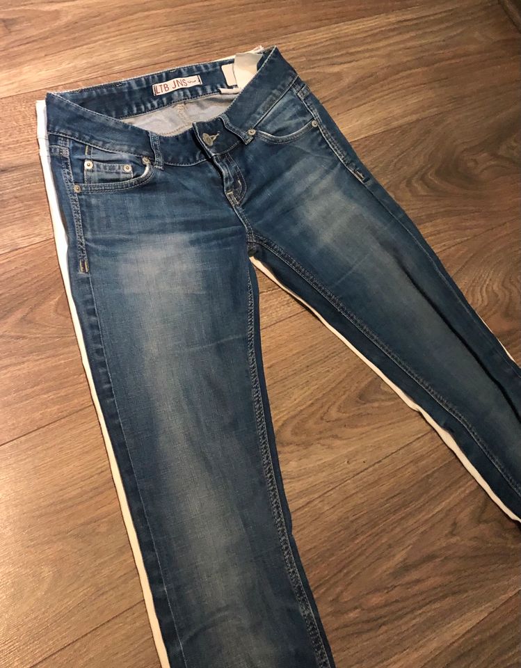 Weiße LTB Slim Straight Fit Jeans Gr. 26-32 in Wegberg