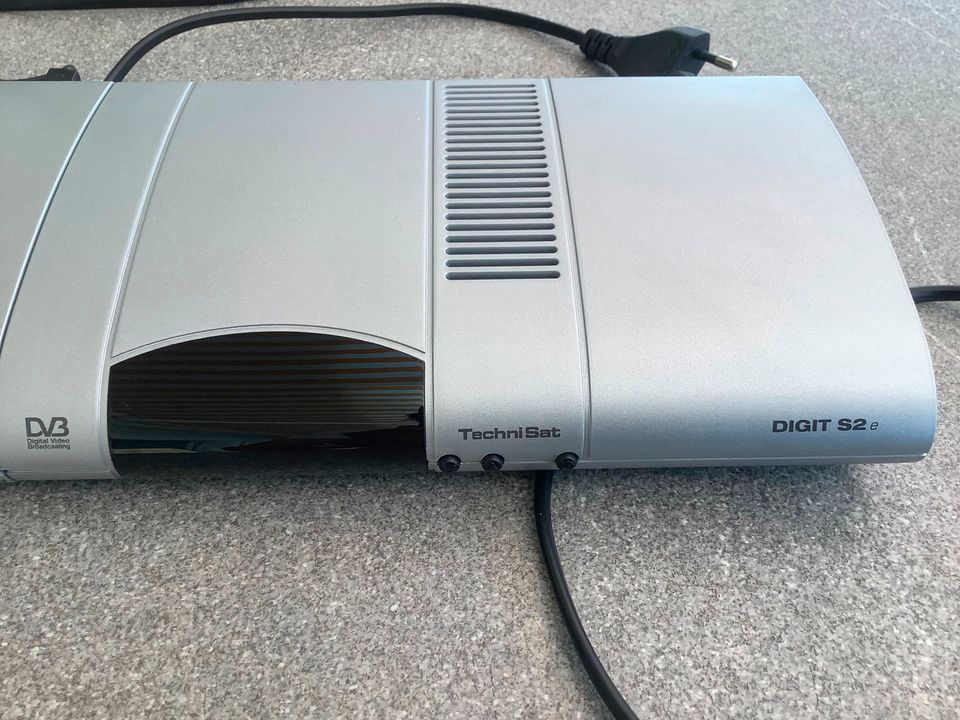 Digital Sat. Receiver TechniSat DIGIT S2/DIGIT S2 /MTV = 2 Stück in  Nordrhein-Westfalen - Korschenbroich | TV Receiver gebraucht kaufen | eBay  Kleinanzeigen ist jetzt Kleinanzeigen