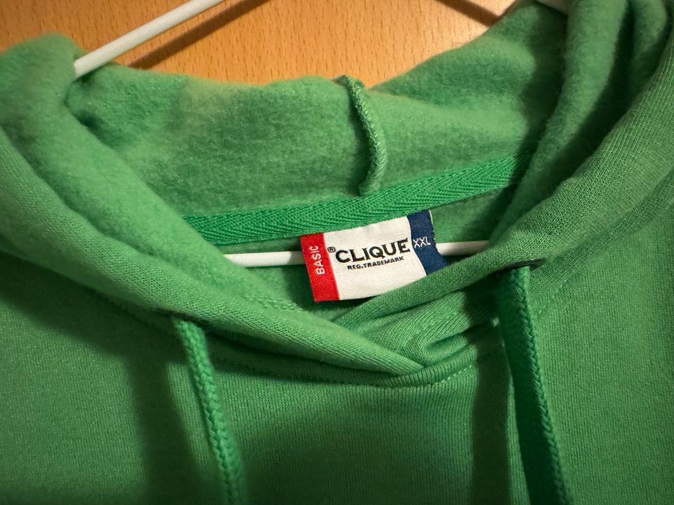 HOODY  XXL SUPER TYP MARIO BASLER HANDSIGNIERT in Burg