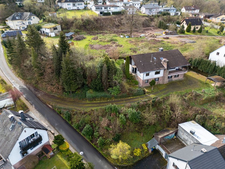 Solides Ein- bis Dreiparteienhaus in Höhenlage von Kyllburg. in Kyllburg