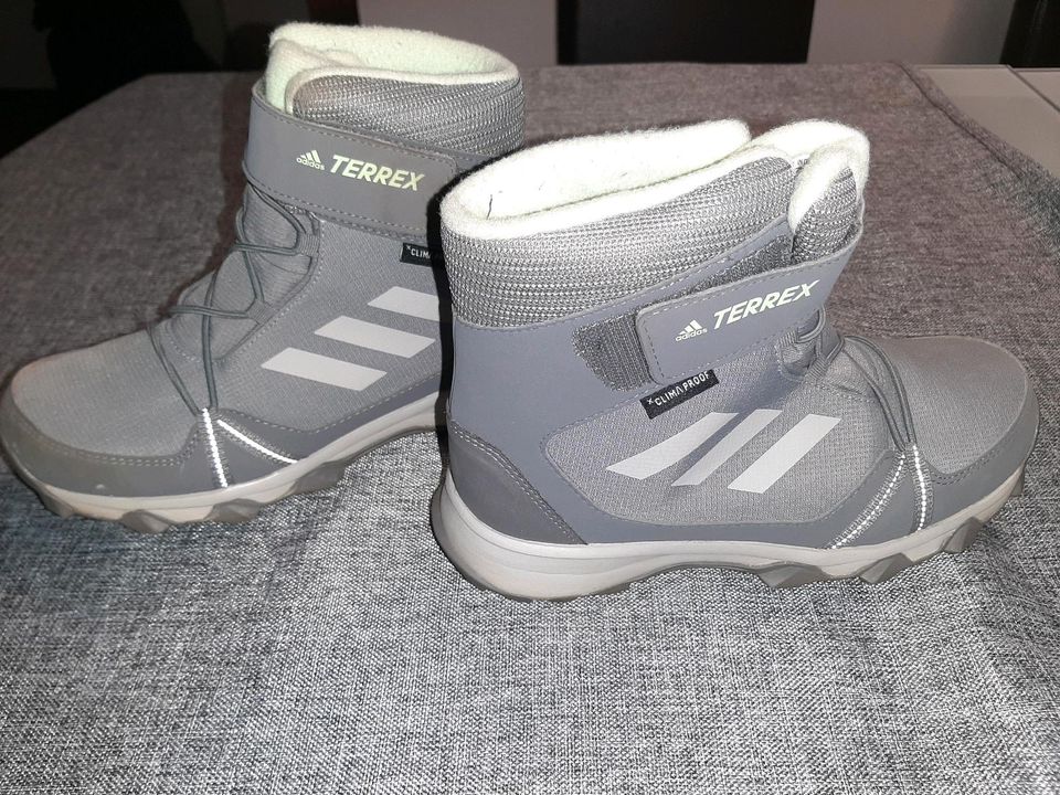 Adidas Winter Wanderschuhe gr. 35 in Nürnberg (Mittelfr)