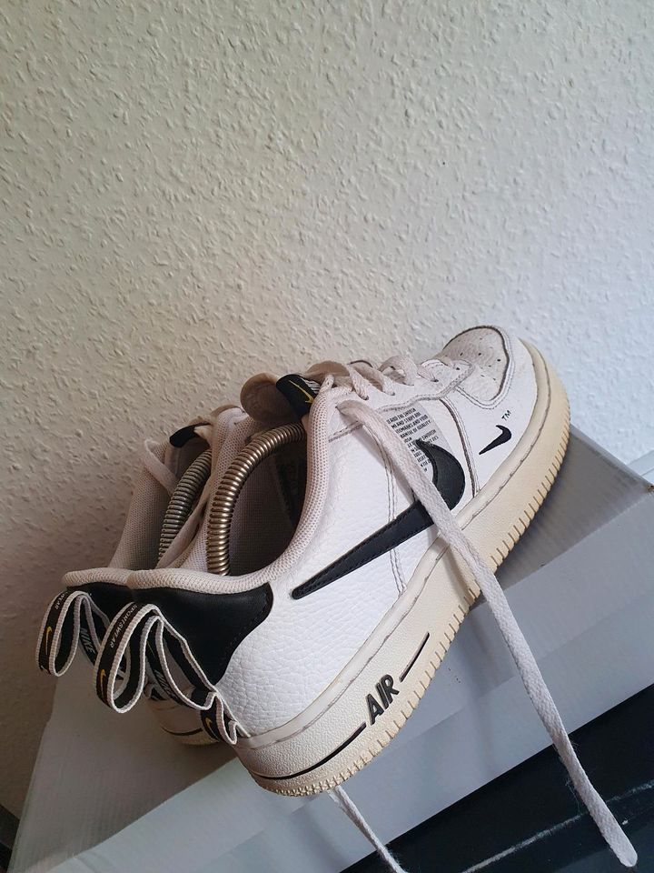 Nike Air Force One Utility Grösse 37.5 in Berlin