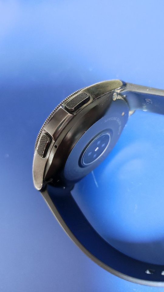 Samsung Galaxy Watch SM-R 810 DEFEKT Smartwatch inkl. Ladegerät in Maulburg