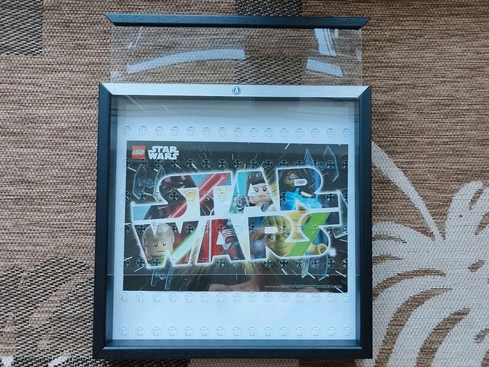 Lego Star Wars Figuren Display / Wand Vitrine in Suhl
