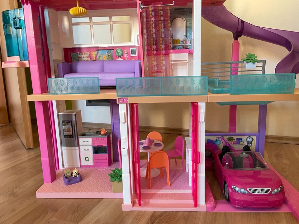 Barbie Traumhaus Villa und Barbie Camper Bus mit diversen Puppen in Billigheim-Ingenheim