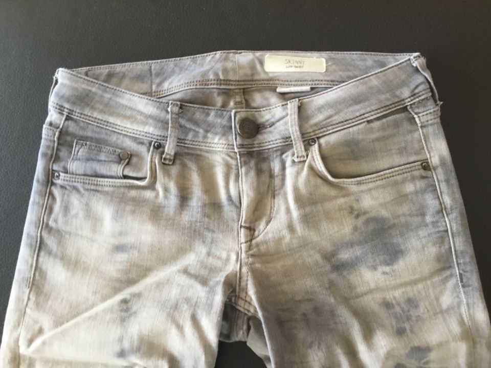 H & M, Jeans, W 26, L 30 in Geislingen