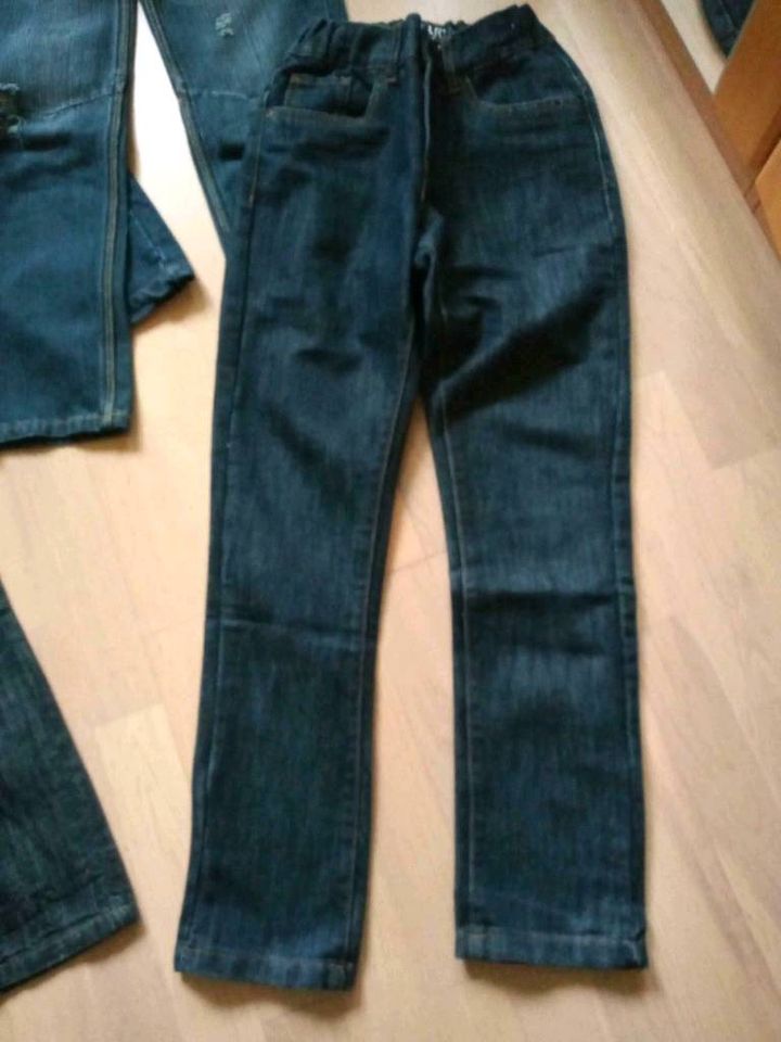 Neue Jeans gr.152 in Tastrup