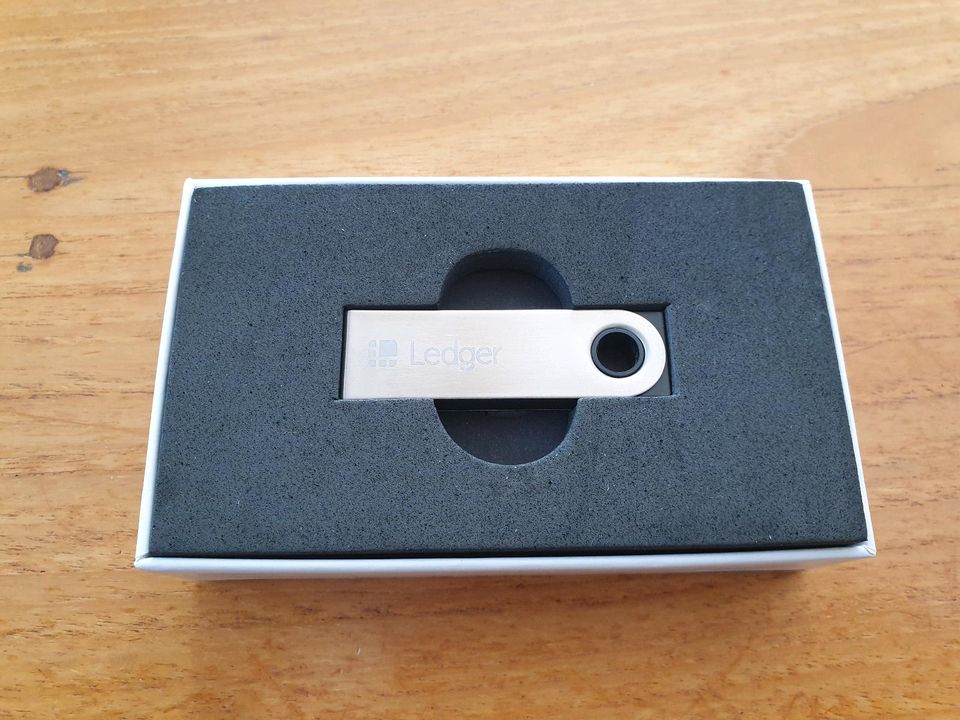 Ledger Nano S Hardware Wallet für Bitcoin, Ethereum u.a. in Essen