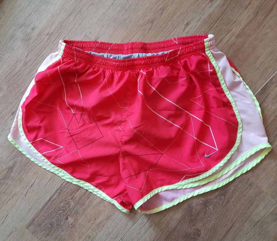 NIKE DRI FIT Sport Lauf Shorts  XL in Ochsenfurt