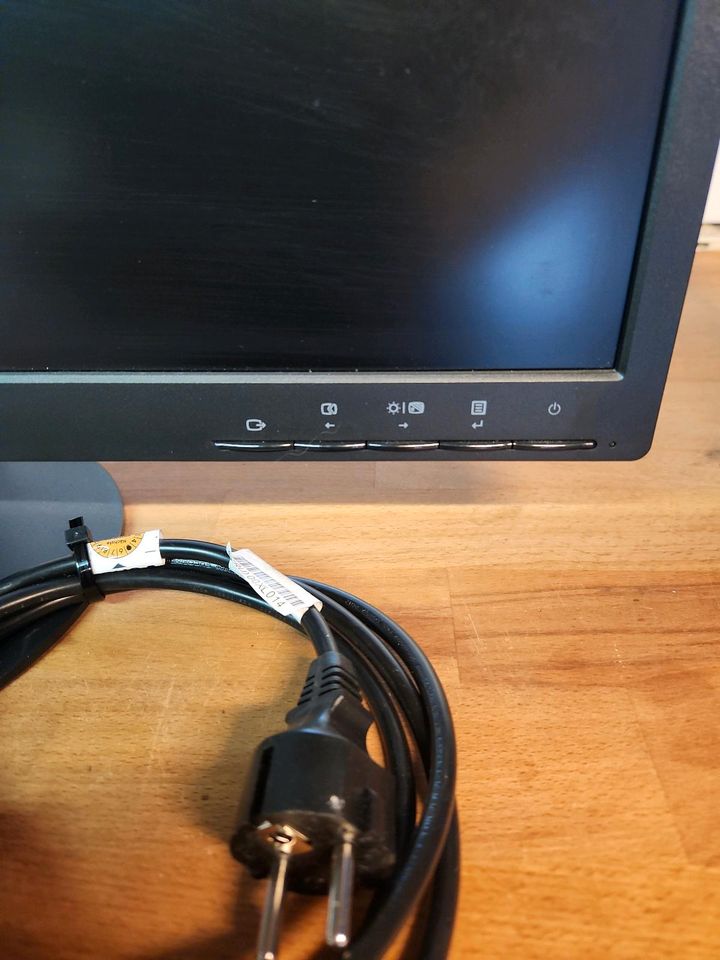 Lenovo Thinkvision Monitor LCD Flat E24-10 E24 - 10  HD in Stadthagen