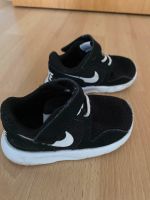Sneaker von Nike Größe 21 Niedersachsen - Süpplingen Vorschau