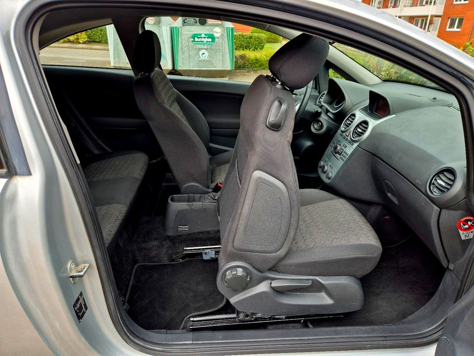 Opel Corsa D Silber 1.2 69PS Tempomat Sitz/Lenkradheizung Parksen in Nortorf