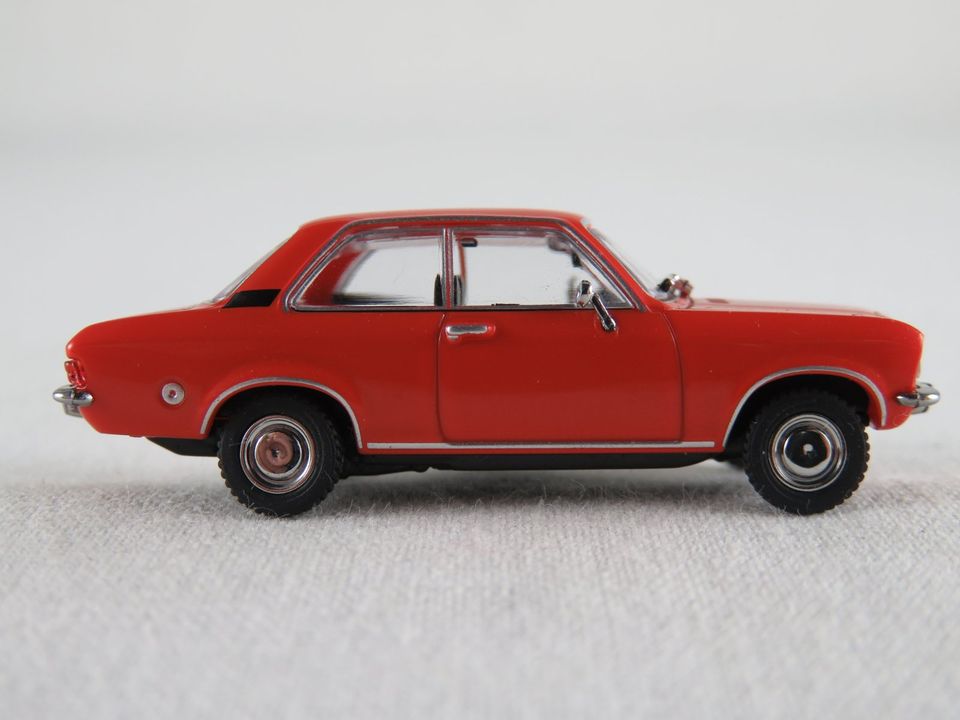 Minichamps 870 040000 Opel Ascona A Limousine (1970) in rot 1:87 in Bad Abbach