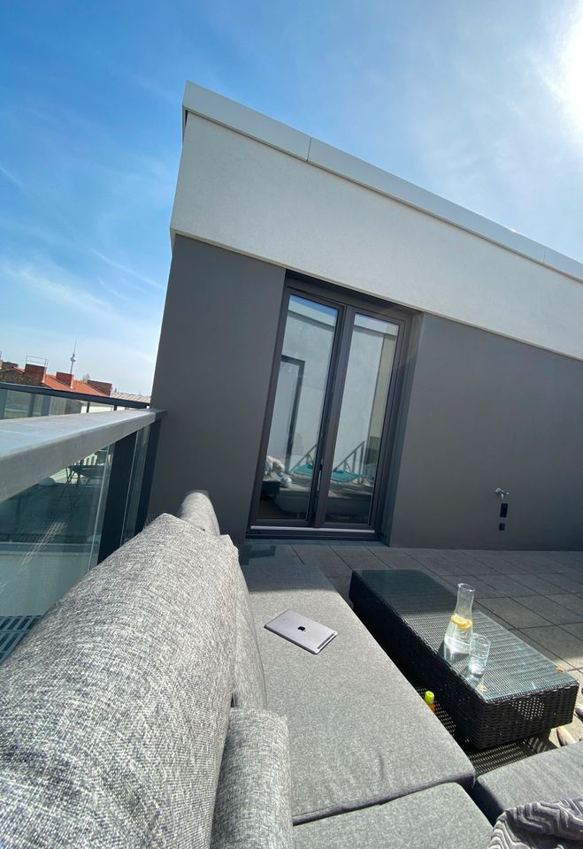 BITTE KEINE ANFRAGEN MEHR Penthouse Wohnung mit Dachterrasse in Berlin
