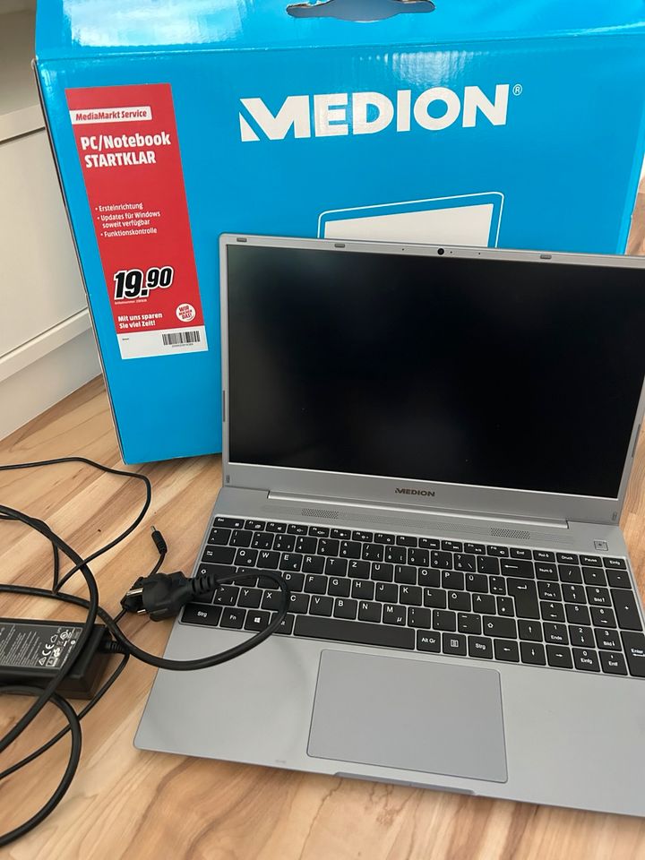 Medion Notebook E15301 512GB 8GB in Kiel