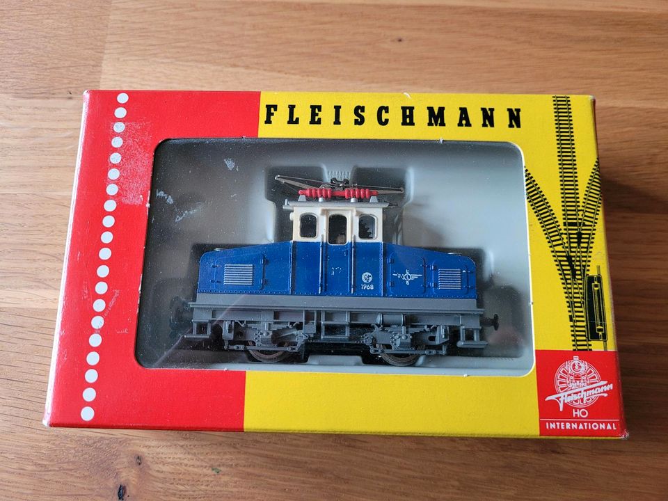 Fleischmann 4305 Lok in OVP, Maßstab H0 1:87, Zahnrad, Modellbahn in Friedberg