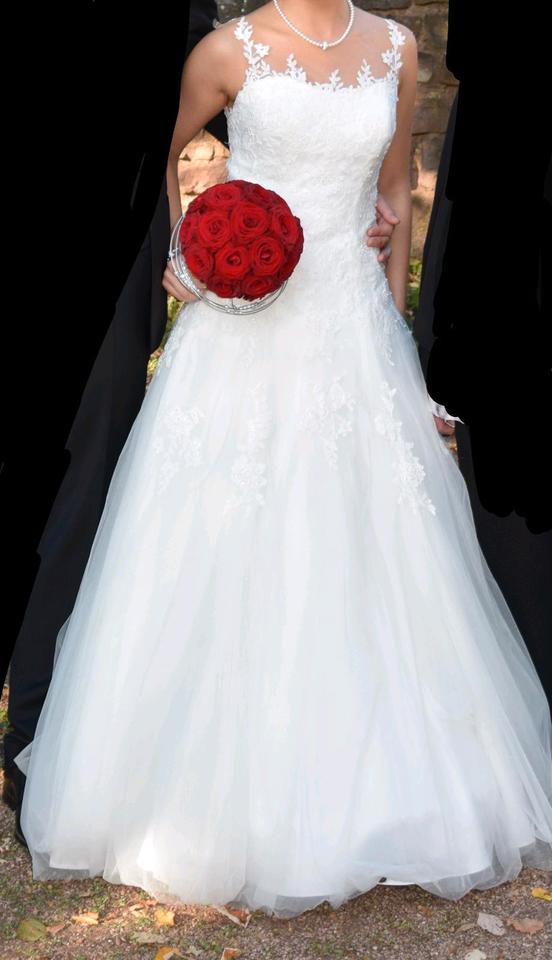 Brautkleid von Lilly in 34/36 mit Jäckchen, Tasche und Haarreif in Ottweiler