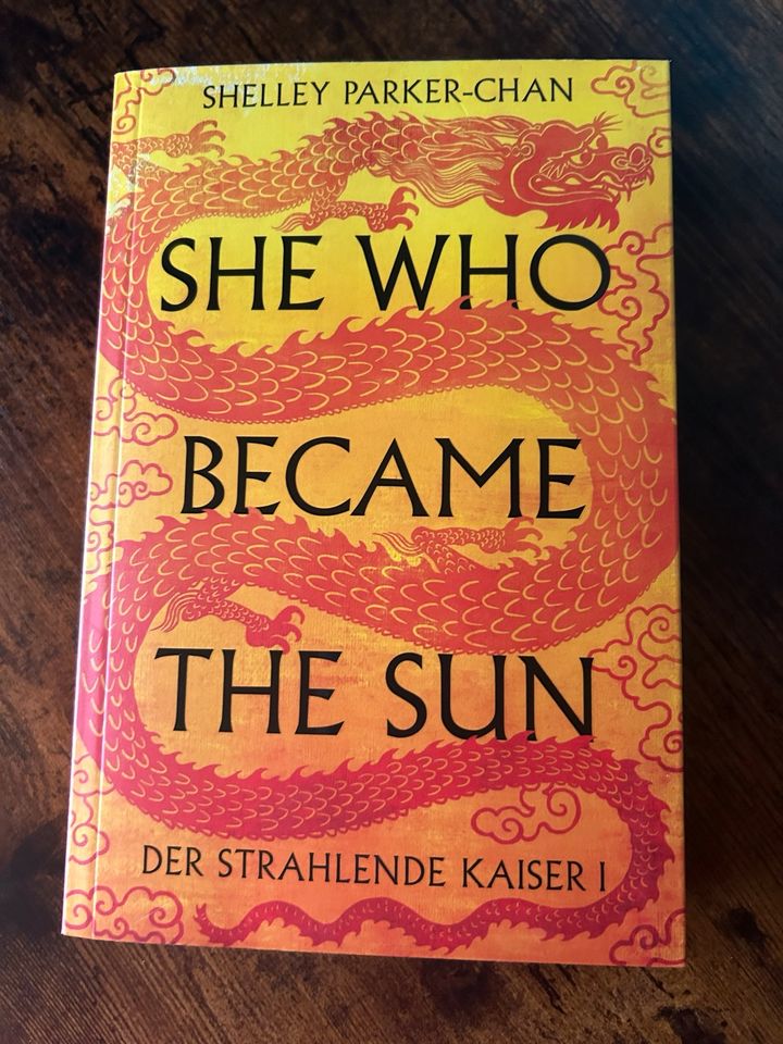 She who became the sun, Bücherbüchse Farbschnitt in Büren